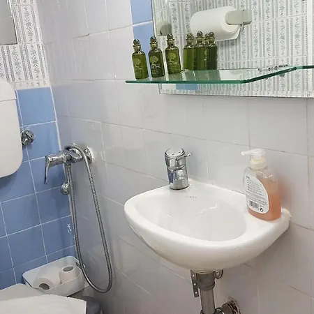 Sky - Center, 5 Bd, 4 Bath Apartment Athens