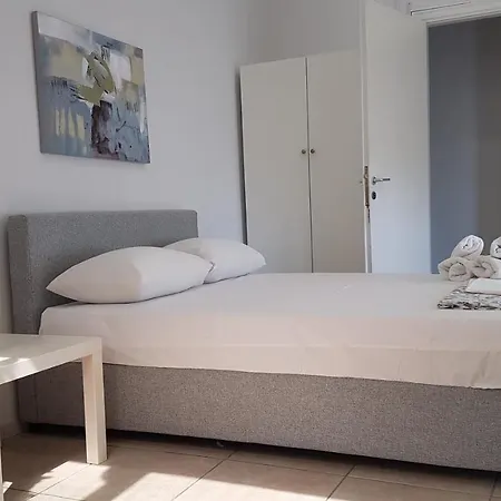 Sky - Center, 5 Bd, 4 Bath Apartment *