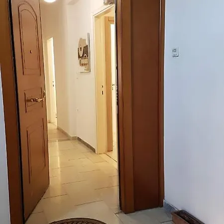 Sky - Center, 5 Bd, 4 Bath Apartment *