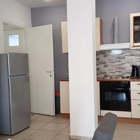 Sky - Center, 5 Bd, 4 Bath Apartment Athens